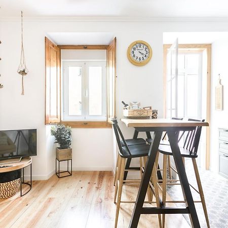 Feel Home In This Stunning Renovated Nest In Graca リスボン エクステリア 写真