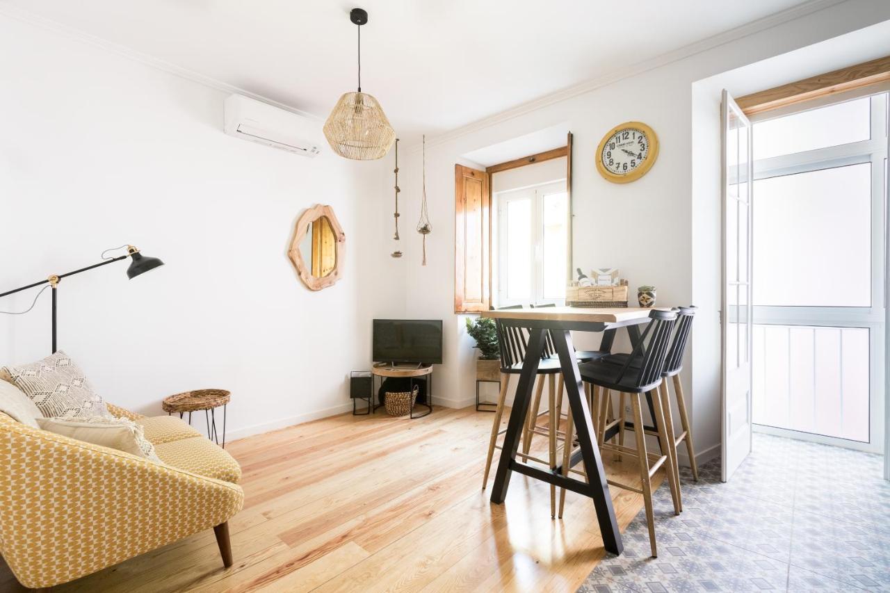 Feel Home In This Stunning Renovated Nest In Graca リスボン エクステリア 写真