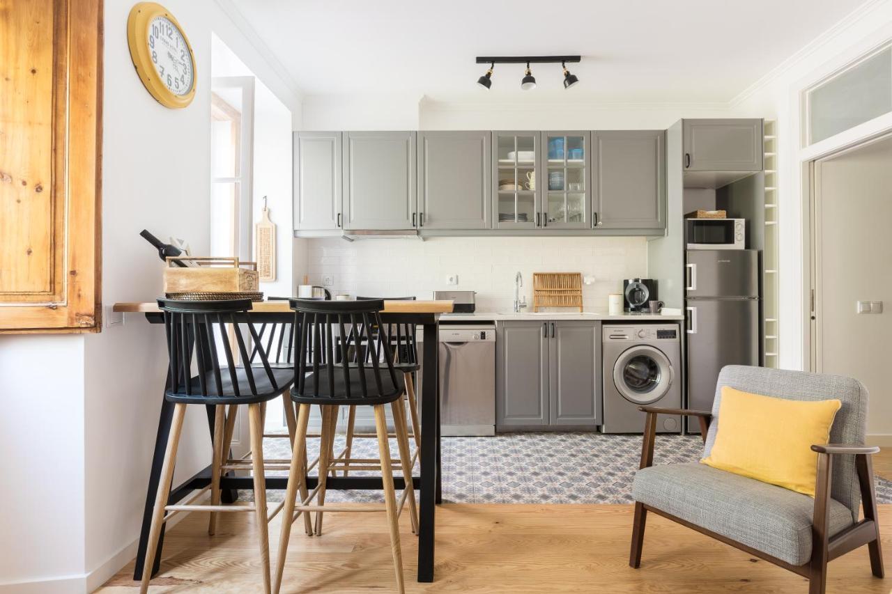Feel Home In This Stunning Renovated Nest In Graca リスボン エクステリア 写真