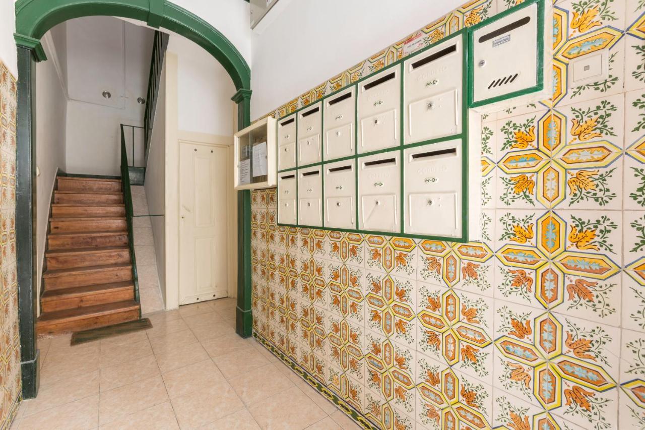 Feel Home In This Stunning Renovated Nest In Graca リスボン エクステリア 写真