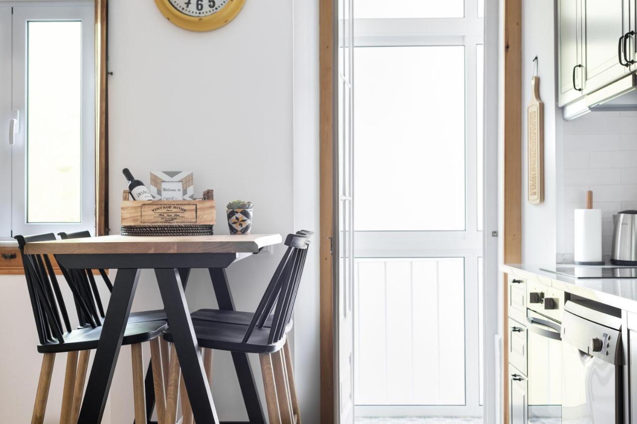 Feel Home In This Stunning Renovated Nest In Graca リスボン エクステリア 写真