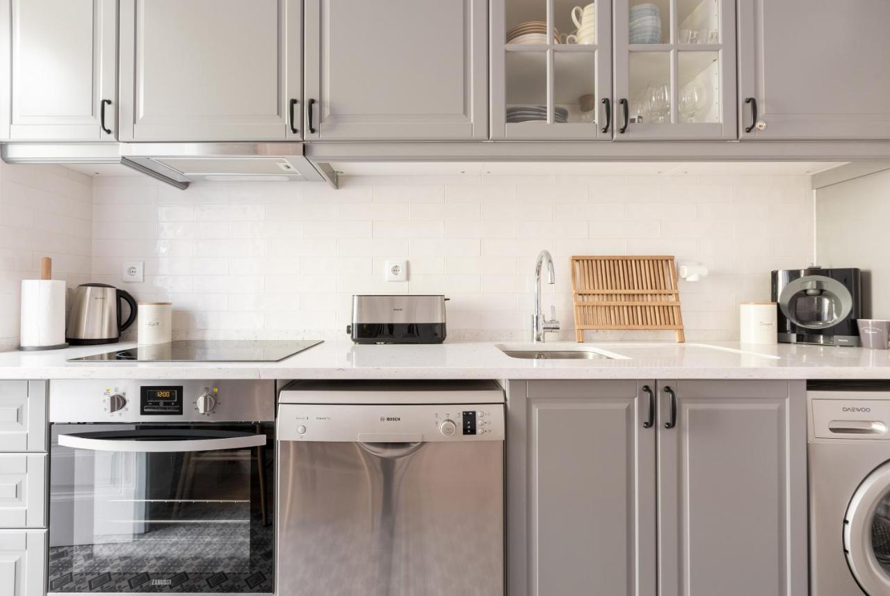 Feel Home In This Stunning Renovated Nest In Graca リスボン エクステリア 写真
