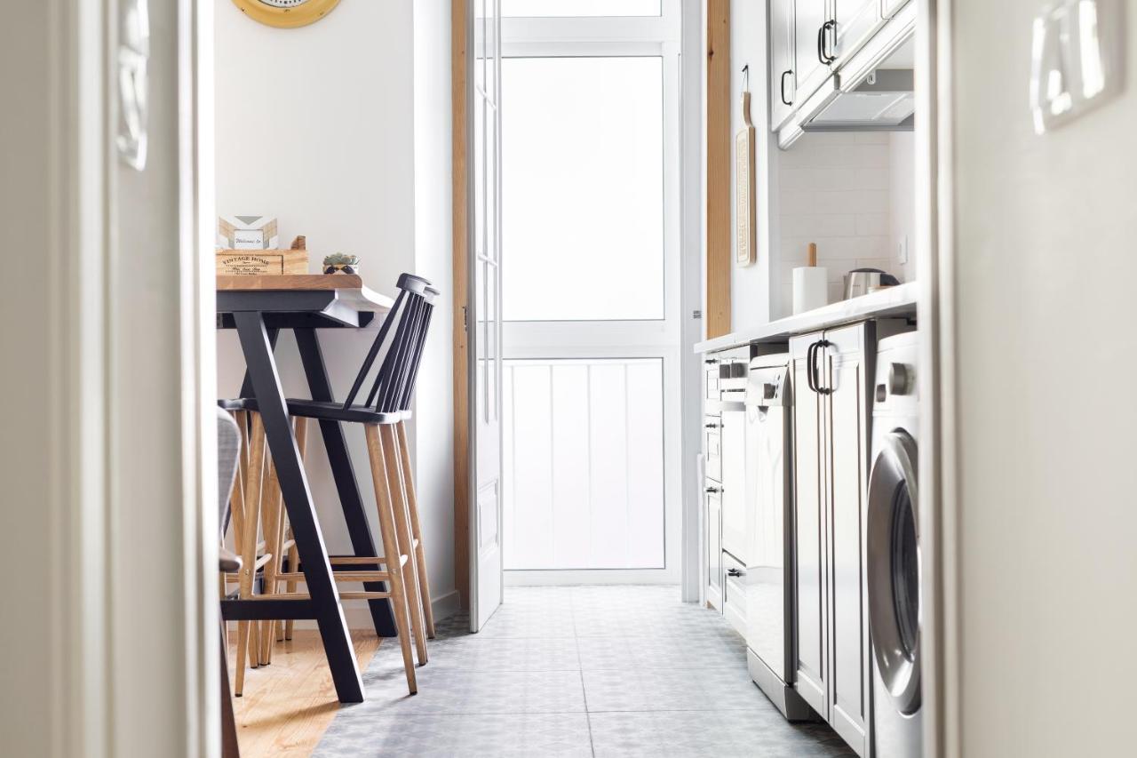 Feel Home In This Stunning Renovated Nest In Graca リスボン エクステリア 写真