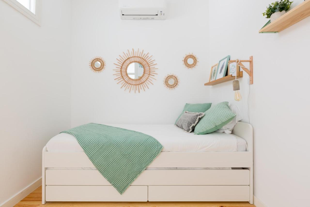 Feel Home In This Stunning Renovated Nest In Graca リスボン エクステリア 写真